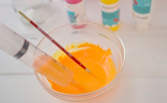 Preparação-da-tinta-para-vasos-coloridos